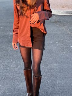 Brown Boots With Tights Outfit, Dark Brown Knee Boots Outfit, Tall Boot Skirt Outfit, Fall Boots With Skirts, Brown Leather Knee Boots Outfit, Dark Brown Leather Boots Outfit, Brown Leather Calf Boots Outfit, Boots Long Skirt Outfit, Brown Tigh High Boots