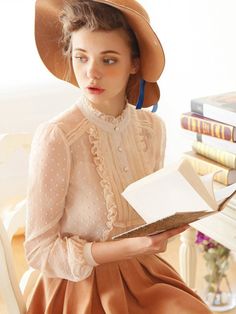 What a dainty sheer blouse!  It looks like something straight out of the Edwardian era. Lily Elsie, 일본 패션, Retro Mode, فستان سهرة, Vestidos Vintage, Moda Vintage, Hijab Tutorial, Look Vintage, Romantic Style