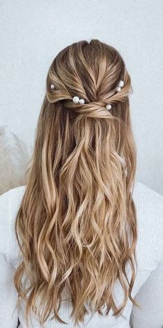 Media Cola, Half Up Wedding, Beach Curls, Wedding Hair Half, Beach Wave Hair, Beach Wedding Hair, Wedding Guest Hairstyles, Long Hair Wedding Styles, Wedding Hairstyles Half Up Half Down