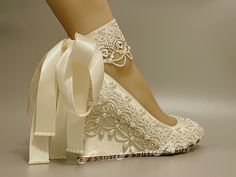 Luxury Lace Wedding Shoes With Round Toe, Cream Wedding Shoes With Laces And Round Toe, Champagne Closed-toe Wedding Shoes For Spring, Cream Closed-toe Wedding Shoes For Bride, Lace Wedding Shoes With White Laces, Closed Toe, Closed Toe Wedding Shoes, Champagne Wedding Shoes, Bridal Wedges, Jorge Gonzalez