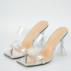 Vanessa's Women's Transparent Flower High Heel Slippers - Fashion Crystal Mule Sandals are the perfect way to add a little glamour to your wardrobe. These sandals feature a stylish transparent flower vamp, complemented with a sparkling crystal embellishment. Available in a range of colors including black, blue, green, purple, silver, and mei red, these sandals have enough variety to suit any look. With a 9.5 cm heel and 1 cm platform, these shoes are sure to turn heads. The range of shoe sizes f Mei Red, Silver Slippers, Women Slippers Fashion, Flower Women, Transparent Flowers, High Heel Slippers, Red 40, Heel Slippers, Clear Heels