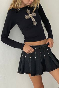 Add a hint of gothic to your look with the Amabon top. With a body-con cropped fit, long sleeves it comes in a black hue with silver cross motif. MODEL WEARS:EXTRA SMALL - MODEL HEIGHT:5'6 - FABRIC CONTENT: 95% COTTON 5% ELASTANE Long Sleeve Crop Top For Club, Punk Style Long Sleeve Stretch Crop Top, Y2k Long Sleeve Crop Top For Party, Edgy Long Sleeve Crop Top For Club, Gothic Long Sleeve Crop Top For Night Out, Gothic Cropped Top For Party, Gothic Long Sleeve Crop Top For Fall, Motel Rocks, Silver Cross