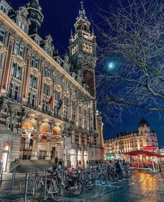 the building has many bicycles parked in front of it