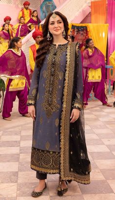 Hania Amir Dresses, Saree Simple, Gods Grace Quotes, Hania Aamir, Punjabi Dresses, Abaya Dresses, Dress Gala, Combination Dresses, Grace Quotes