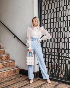 pleated trouser outfits for women Organza Blouse Outfit, Pleated Pants Outfit, Pant Outfits For Women, Áo Blu, Light Blue Pants, Strappy Flats, Frayed Jeans, Denim Skirts, Outfit Trends