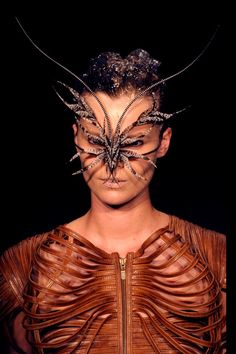 Carnival Mask, Iris Van Herpen, Cool Masks, Insect Art, Weird Fashion, Futuristic Fashion, Wasp, Fantasy Fashion