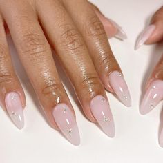 Dainty Stars, Gold Gel Nails, Medium Stiletto, 2022 Nails, Milky Nails, Makijaż Smokey Eye, Pearl Nails, Nails Almond, Nails Gel