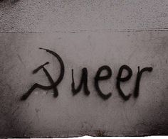 graffiti on the side of a building that says queen written in black and white ink