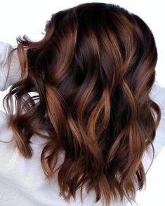 Short Fluffy Hair, Highlights For Dark Brown Hair, Beige Hair, Icy Blonde Hair, Hair Color Caramel, Brunette Hair With Highlights, Brunette Balayage, Dark Hair With Highlights