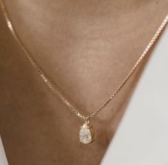 Dainty Feminine Jewelry, Women’s Jewelry, Timeless Jewelry Pieces, Classy Gold Necklace, Classy Jewelry Gold, Simple Elegant Necklace, خواتم خطوبة, Timeless Jewellery, Dainty Jewelry Necklace