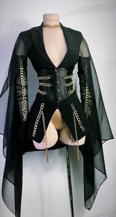 Stylish Corset Outfit, Cool Fashion Outfits Edgy, Dungeon Party Outfit, Assassin Core Outfit, Modern Masquerade Dress, Irish Traveler Wedding Dress, Dnd Hairstyles Men, Pretty Green Outfits, Simple Black And White Outfits