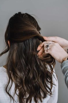 Hair Pin Hairstyle Ideas - how to use a hair pin #hairstyle Kristin Ess hair pin Half Up Half Down Messy, Pin Hairstyle, Kristin Ess Hair, Kristin Ess, Classy Hairstyles, Messy Updo