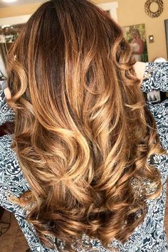 33 Flirty And Effortless Ways To Rock Golden Brown Hair Gold Brown Hair, Golden Highlights Brown Hair, Warm Brown Hair Color, Light Golden Brown Hair, Golden Brown Hair Color, Warm Brown Hair, Brown Beach, Golden Brown Hair, Color Transition