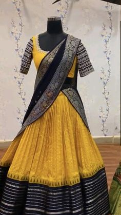 Patu Blouse Back Neck Designs, Halfsarees Traditional, Long Blouse Designs, Lehenga Saree Design, Half Saree Lehenga, Indian Outfits Lehenga, Half Sarees, Wedding Lehenga Designs, Lehenga Designs Simple