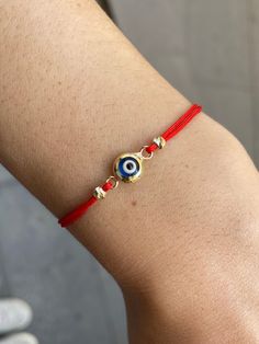 ✨Evil Eye Bracelet 14K Solid Gold / Minimalist Design Nazar Bracelet / Gift for Her Evil Eye Bracelet / Unique Design by Likya✨ Material: Solid Gold (Not Gold Filled or Gold Plated) Karat: 14K (real gold stamp 585)  Gold Color: Yellow Gold  ✅Available in yellow gold, rose gold or white gold options 🎁You can give it directly as a gift to your lover, girlfriend, colleague, good friend,or yourself! Or just give the most special person in your life as a surprise gift to remind her/him how much you Nazar Bracelet, Gold Armband, Eye Bracelet, Surprise Gift, Evil Eye Bracelet, Special Person, Surprise Gifts, Charm Bracelets, Bracelet Gift