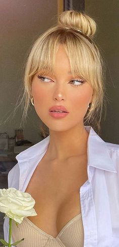 30+ Greatest 90s Hairstyles and Hair Accessories Making a Comeback 19 Top Knot With Bangs, Side Bangs With Long Hair, Bangs Curtain, Bangs Straight, Best Haircuts, Bangs Hairstyles, Bangs With Medium Hair, Trendy Hairstyle, Blonde Hair Looks