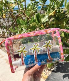 this palm tree 🌴 snap clear pouch is the perfect travel accessory!! #kenzkustomz #taptoshop #kenzkustomz Tree Snap, Bags For Summer, Pink Palm Tree, Pr Kit, Clear Pouch, Swim Bag, Palm Tree Beach, Neoprene Bag, Palm Trees Beach