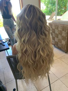 Curled Long Hair Prom, Long Wavy Prom Hair, Prom Curled Hair Down, Prom Hair Beach Waves Half Up, Prom 2024 Hairstyles Down, Big Prom Curls, Prom Mermaid Hair, Curled Hair Down For Prom, Small Waves Hair Hairstyles