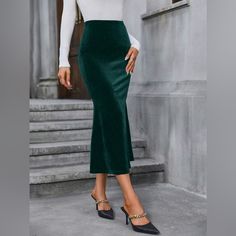 Brand New! Please See Photos For Measurements! Material Is Stretchy Plus Size Dark Green Skirt, Emerald Green Slip Skirt, Formal Velvet Skirt, Holiday Skirt Women, Long Skirt Elegant, Green Skirt Outfits, Green Velvet Skirt, Skirt For Fall, Cheetah Skirt