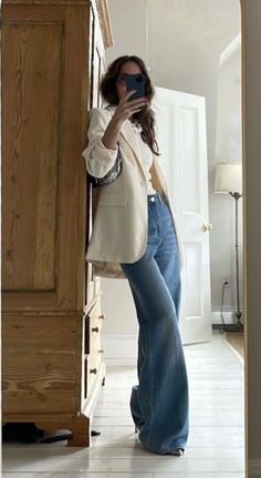 Scarfs Outfits, Paris Trip Outfits, Wide Leg Trousers Outfit, Casual Mom Style, Outfits For Work, Forest Style, Classic Style Outfits, Summer Christmas, Moda Paris