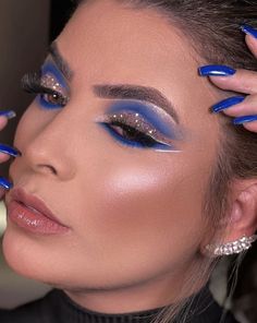 Make Azul, Catwalk Makeup, Jewel Makeup, Girly Makeup, Face Jewels, Makeup Idea, Outfits Hombre, Trendy Makeup