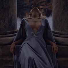 Photo of a faceless woman in a blue dress. Photographie Portrait Inspiration, 사진 촬영 포즈, Human Poses Reference, Poses References, Human Poses, Pose Reference Photo, Art Poses