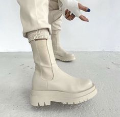 White Boots Outfit, Chelsea Boots Outfit, Colored Boots, Cute Shoes Heels, Trendy Boots, Unique Shoes, White Boots, Chunky Boots