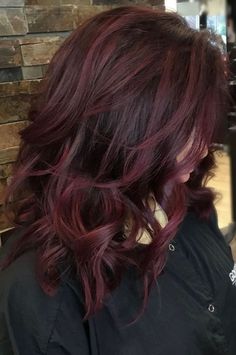 Dark Red Hair Dye, Pelo Color Borgoña, Pelo Color Vino, Dark Red Hair Color, Wine Red Hair, Dyed Red Hair, Hair Color Burgundy, Dark Red Hair