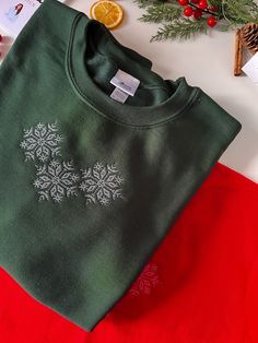 Cross Stitch Snowflake, Vintage Fair Isle, Cosy Christmas, Embroidered Christmas, Snowflake Design, Christmas Jumper, Embroidered Sweater, Snowflake Designs, Workout Sweatshirt