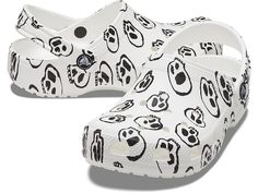 Crocs Kids Classic Clog - Seasonal Graphic (Little Kid/Big Kid) - Kid's Shoes : White/Black Skull Print : Let the fun begin in the Crocs Classic Clog - Seasonal Graphic. Incredibly light and fun to wear. Slip-on style. Stylish dreamy graphic. Ventilation ports add breathability and help shed water and debris. Easy to clean and quick to dry. Customizable with jibbitz charms. Pivoting heel straps for a more secure fit. Iconic Crocs Comfort: Lightweight. Flexible. 360-degree comfort. Made with ligh Wip Bag, Black Crocs, Men's Beanies, Saltwater Sandals, Black Skull, Black Skulls, Sandals Brands