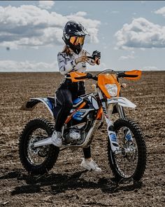 Female Motocross aesthetic Motocross Equipment, Dirt Bike Riding Gear, Bike Humor, Motocross Girls, Motor Cross, Motocross Love, Cool Dirt Bikes, Image Moto, Moto Girl