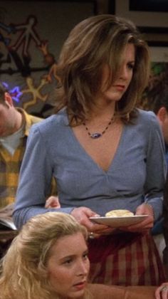 Modern Rachel Haircut 2022, Monica Geller Short Hair, Rachel Green Fashion, Rachel Aesthetic, Jennifer Aniston Friends, Friends Outfit