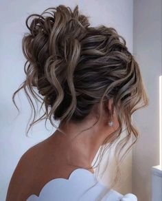 Formal Updos High Bun, High Messy Bridal Updo, Wedding Updos For Long Hair Braid, Textured High Bun Wedding, Messy Updo Bride, Curly High Bun Wedding, Messy Bun Formal Updo, Formal High Updo, Pageant Bun Hairstyles