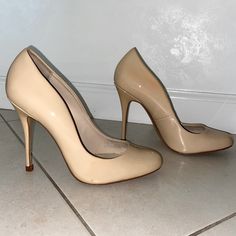 Zara Patent Faux Leather Ballet Stiletto Pumps Heeled Nude Cream Curved Top Round Top 40 Size / Fits Like 8.5 True To Size // Light Wear, Replaced Heel Bottom Detail Cream Heels With 4-inch Heel, Summer Fitted Beige Court Shoes, Cream Fitted Court Shoes For Office, Fitted Beige Court Shoes For Summer, Fitted Cream Court Shoes For Office, Fitted Cream Court Shoes With Pointed Toe, Cream Fitted Heels For Work, Fitted Cream Heels For Work, Fitted Cream Court Shoes For Work