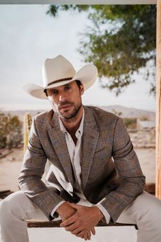 Men’s Cowboy Hat Outfit, Dressed Up Cowboy Men, Men’s Western Outfits Summer, White Cowboy Hat Outfit Men, Men In Cowboy Hats, Mens Western Wedding Attire Guest, Western Chic Mens Outfit, Western Business Casual Men, Western Sports Coat And Jeans