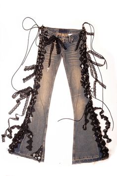 Triple T, Ropa Upcycling, Lace Jeans, Alt Clothes, Fashion Unique, Easy Trendy Outfits, Fashion Inspiration Design, Fashion Mistakes, 2000s Fashion