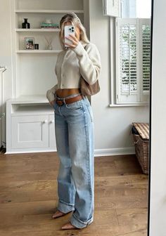 Almond Mom, Winter Hamilton, Mom Aesthetic Outfit, Elsie Silver, Mom Aesthetic, Thrift Inspo, Mom Outfit, Classy Outfits For Women