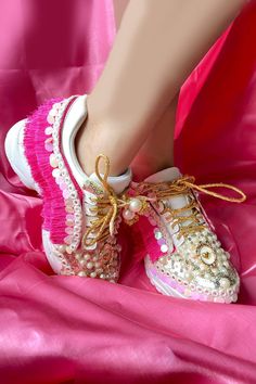 White Embroidered Queen Of Hearts Bridal Sneakers Bridal Sneakers Indian, Shoes For Navratri, Navratri Shoes, Indian Sneakers, Diy Shoe Designs, Queen Of Hearts Wedding, Bride Sneakers