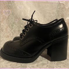 Vintage 90s Chunky Platform Oxford Pumps Deadstock Brand New Size:8.5 (Can Fit A 8) Comes With Box Daria/Clueless Vibes 90s Heels, Witch Oc, Desired Wardrobe, Loafer Outfits, Los 90s, Goth Platforms, Clueless Vibes, Saddle Oxfords, Vintage Pumps