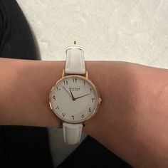 Beautiful Watch!! London Watch, Arabic Numbers, Beautiful Watch, Rose Gold Accents, Beautiful Watches, Unique Colors, Gold Accents, Accessories Watches, Color White