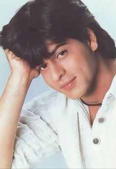 Shahrukh Khan Pictures, Srk Cute Pics, Sharukhan Photo, Shah Rukh Khan 90s, Shahrukh Khan 90s, Shahrukh Khan Aesthetic, Srk Photo, Srk Aesthetic, Srk Pic