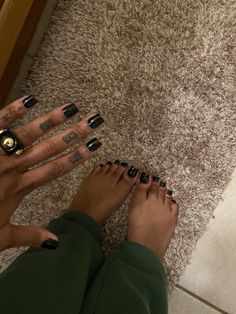 Plain Black Nails Short, Bijoux Piercing Septum, Black Toe Nails, Acrylic Toes, Acrylic Toe Nails, Hard Nails, Short Square Acrylic Nails, Unique Acrylic Nails, Short Acrylic Nails Designs