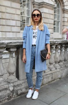 Our fave street style looks from LFW http://www.cosmopolitan.co.uk/fashion/style/g3662/london-fashion-week-spring-2015-best-street-style-of-the-day/?slide=1 Cropped Flannel, London Fashion Weeks, Flannel Outfits, Blue Coat, Outfit Jeans, London Street Style, Women Street, Blue Coats, Outfits Fall