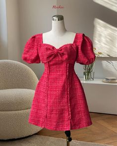 Simple Birthday Dress Women, Simple Dress For Birthday, Simple Birthday Outfits, Neck Designs For Frocks, Frocks For Women, Western Frocks, Casual Frocks