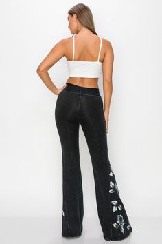 T-Party Mineral wash super cute floral roses print yoga pants. Fold over waist. Stretchy, activewear. Sizes S-M-L-XL Runs small Waist 26-28-30-32, inseam 31-33, Rise 10" with fold over waist Med-Tall height Color: Black T-Party pants are durable, plush, ultra soft, & high quality with secure stitching 96% Cotton, 4% Spandex Made in USA M5/CJ75485 High Waist Cotton Activewear For Yoga, Casual Floral Print Yoga Activewear, Fitted Sweatpants For Gym In Spring, Floral Print Stretch Workout Bottoms, Stretch Floral Print Workout Bottoms, Casual Floral Print Yoga Bottoms, Athleisure Floral Print Yoga Bottoms, Casual Floral Print Activewear For Workout, Sporty Mid-rise Yoga Pants For Spring