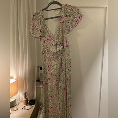 Never Worn - Nwt! Long Dress With Loose Cutout In Middle. Doesn’t Show Bra Zara Green Floral Print Maxi Dress, Zara Pink Short-sleeved Maxi Dress, Zara Short Sleeve Pink Maxi Dress, Zara Pink Short Sleeve Maxi Dress, Zara Feminine Maxi Dress For Vacation, Feminine Zara Maxi Dress For Vacation, Zara Floral Print Maxi Dress For Daywear, Zara Floral Print Maxi Dress For Day Out, Zara Floral Print Short Sleeve Maxi Dress