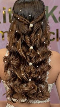 #fashion, #style, #outfitinspiration, #beauty Curled Hair With Pearls In It, Teenage Wedding Hairstyles, Quince Hair, A Cute Hairstyle, Hairstyle Ideas For Long Hair, Ways To Style Your Hair, Long Braided Hairstyles, Christmas Hairstyle