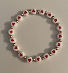 Heart Beaded Jewelry, Cute Bracelets Ideas Beads Simple, Beads Accessories Ideas, Red Heart Bracelet, Small Bead Bracelet, Red Bracelet, Motifs Perler, Bracelet Craft Diy, Bead Charms Diy