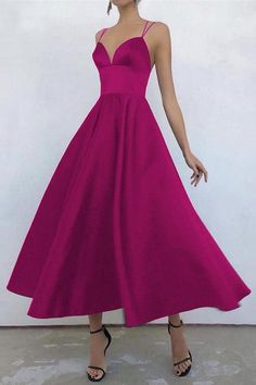 Soyez élégante dans cette robe de bal classique en satin à col en V et longueur thé. Disponible en bordeaux, raisin et noir, cette collection distinctive de robes de bal simples et classiques vous apportera à coup sûr un look époustouflant pour votre occasion spéciale.

 Détail de l'article

 Tissu : Satin
 Silhouette : Une ligne
 Manches : Sans manches
 Couleur : comme sur l'image, couleur personnalisée
 Détails du dos : Fermeture éclair vers le haut


 Taille : Taille personnalisée. Veuillez Satin Dresses Prom, Classic Prom Dresses, Bride Dress Vintage, Tea Length Prom Dress, Silver Bridesmaid Dresses, Classic Prom Dress, Winter Bridesmaid Dresses, Prom Evening Dresses, Bow Wedding Dress