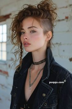 mohawk-haircut-for-women-117 Female Short Hair Styles, Side Shaved Bob, Womens Shaved Sides Haircut, Mohawk Haircut For Women, Mohawk Women, Hairstyle Mohawk, Arcane Character, Dream Haircut, Be Unapologetically Yourself